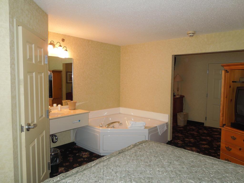 Ourguest Inn And Suites Catawba Island Port Clinton Quarto foto