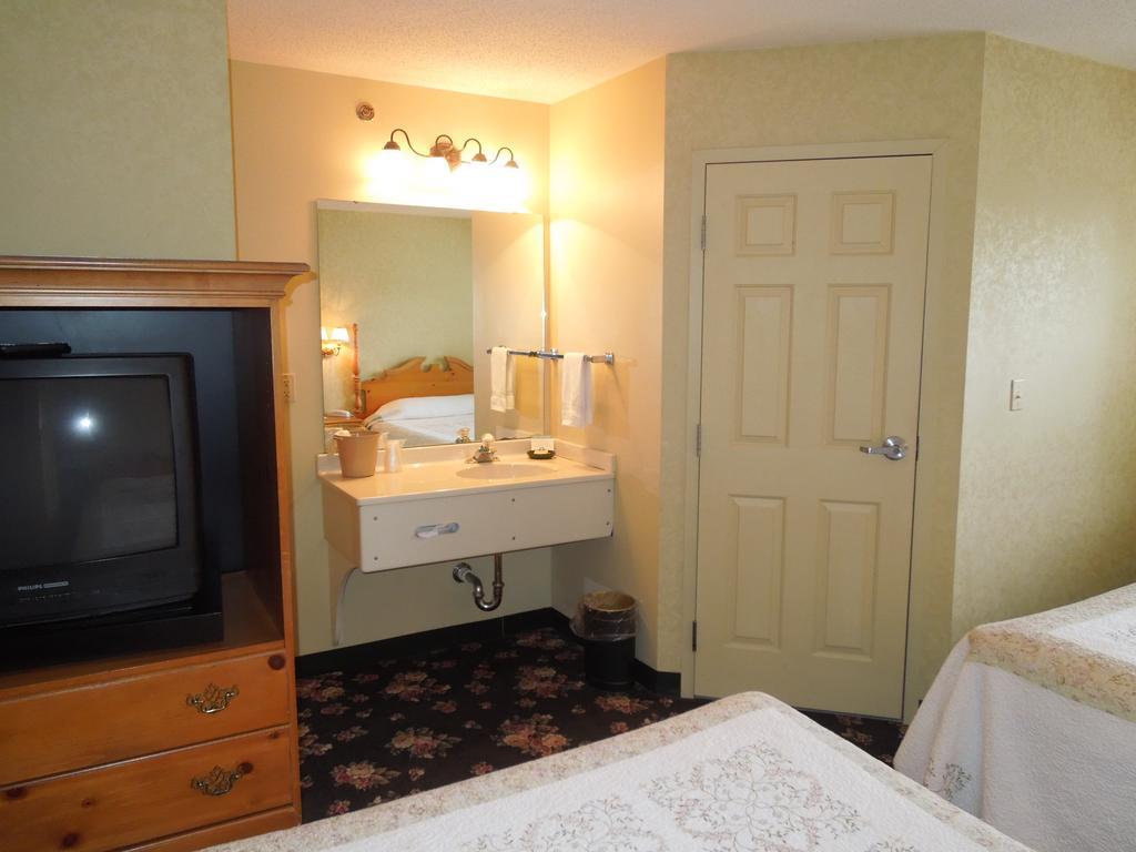 Ourguest Inn And Suites Catawba Island Port Clinton Quarto foto